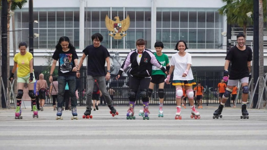 Rollerskating in the newspapers around the world during Covid 19 pandemic